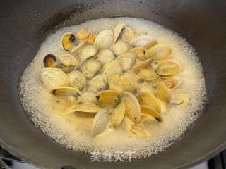 蛤蜊煮花菜的做法步骤：4
