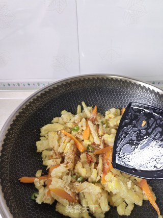 炒洋芋卜拉的做法步骤：11
