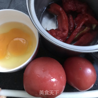辣皮子番茄鸡蛋面的做法步骤：2