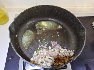 剩饭改造之海苔薯片炒饭！的做法步骤：5
