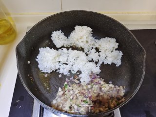 剩饭改造之海苔薯片炒饭！的做法步骤：6