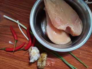 凉拌鸡丝的做法步骤：1