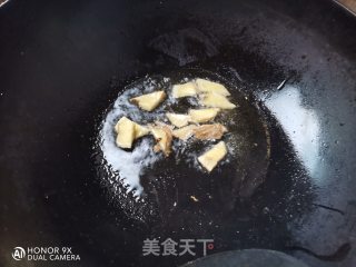 莲藕炖猪蹄的做法步骤：5