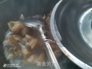 莲藕炖猪蹄的做法步骤：6
