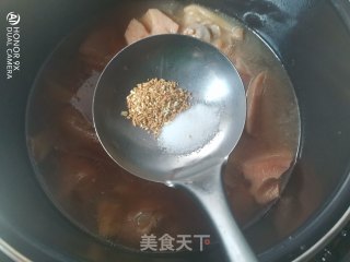 莲藕炖猪蹄的做法步骤：11