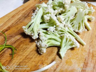 鸭肉煸炒花菜的做法步骤：4