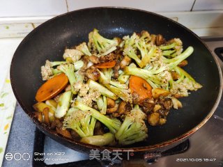 鸭肉煸炒花菜的做法步骤：7