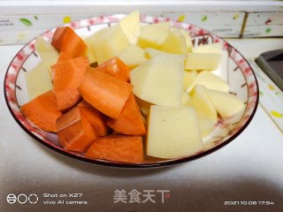 土豆烧鸡肉的做法步骤：3