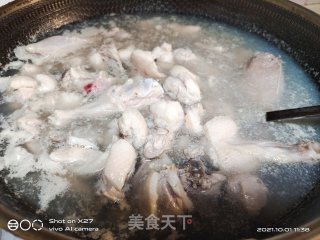 芋头莲藕炖鸭子的做法步骤：3