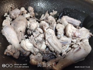 芋头莲藕炖鸭子的做法步骤：5