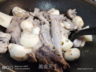 芋头莲藕炖鸭子的做法步骤：6