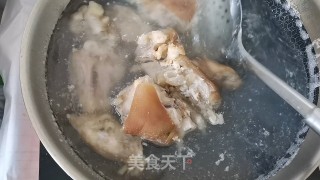酱香烤猪蹄的做法步骤：1