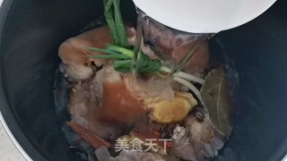 酱香烤猪蹄的做法步骤：6