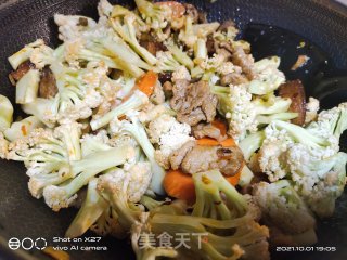 酸豆角花菜炒肉的做法步骤：4
