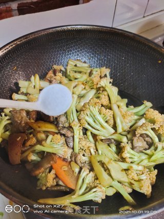 酸豆角花菜炒肉的做法步骤：6