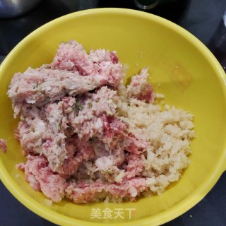 莲藕肉丸的做法步骤：3