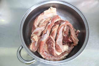 番茄炖牛肉的做法步骤：1