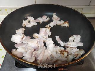 扁豆花菜炒肉的做法步骤：2