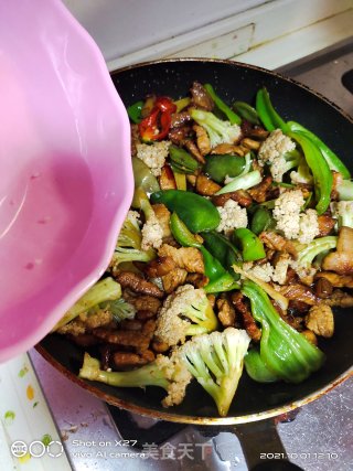 扁豆花菜炒肉的做法步骤：7