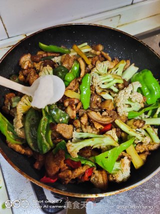 扁豆花菜炒肉的做法步骤：8
