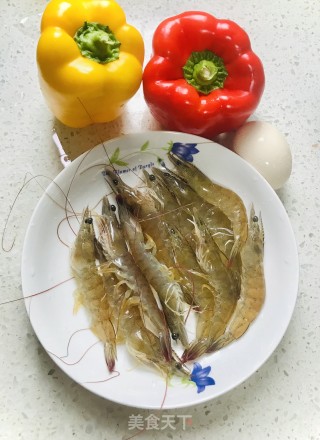 滑蛋虾仁炒彩椒的做法步骤：1