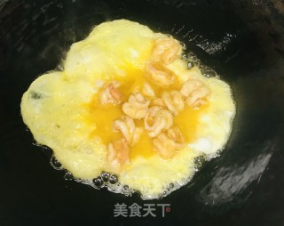 滑蛋虾仁炒彩椒的做法步骤：6