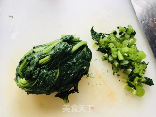 清炒萝卜缨的做法步骤：1