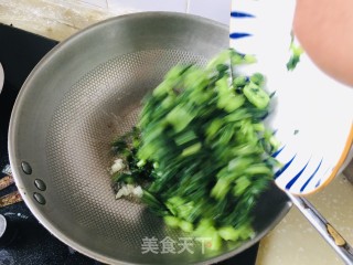 清炒萝卜缨的做法步骤：4