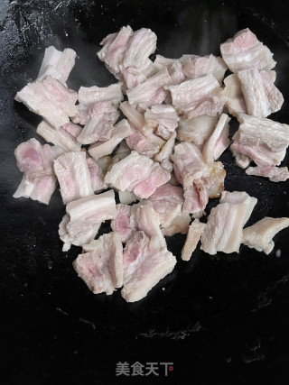 莲藕青椒炒五花肉的做法步骤：4