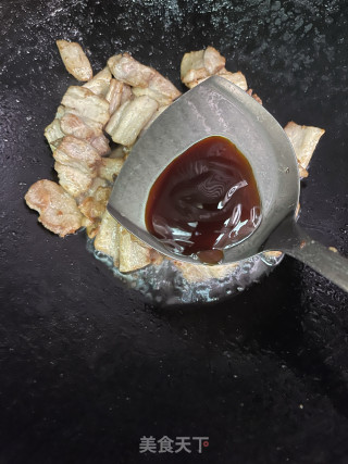 莲藕青椒炒五花肉的做法步骤：6