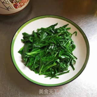 蛋皮拌韭菜的做法步骤：3