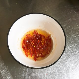 蛋皮拌韭菜的做法步骤：9