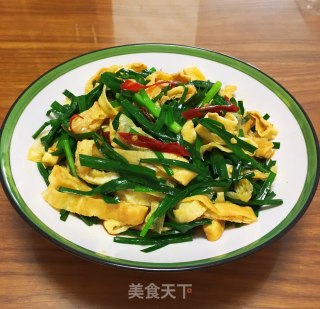 蛋皮拌韭菜的做法步骤：12