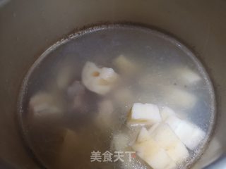 龙骨炖湖藕的做法步骤：4