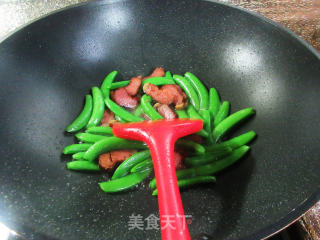 腊肉炒甜豆的做法步骤：5