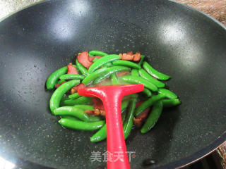 腊肉炒甜豆的做法步骤：8