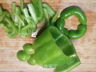 3分钟家常快手菜～青椒炒豆干丝的做法步骤：1