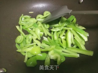3分钟家常快手菜～青椒炒豆干丝的做法步骤：5