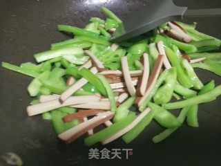 3分钟家常快手菜～青椒炒豆干丝的做法步骤：6