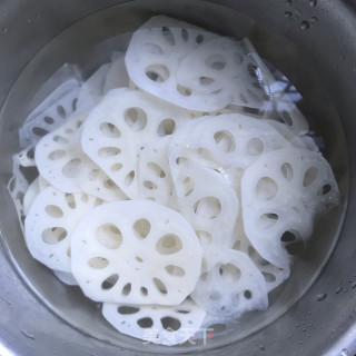 酸甜藕片的做法步骤：5