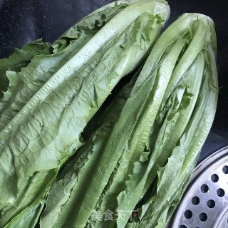 核桃油炒油麦菜的做法步骤：1
