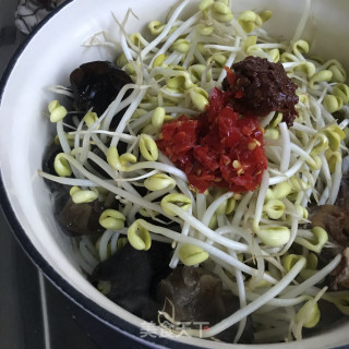 黄豆芽炖粉条的做法步骤：7