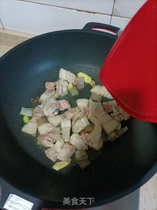 毛豆烧五花肉的做法步骤：3