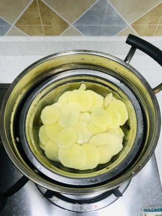 土豆芝士虾球的做法步骤：2