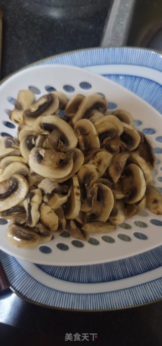 猪肉炒白磨菇的做法步骤：4