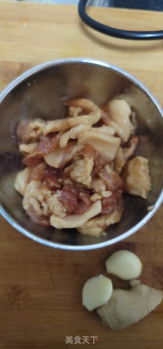 猪肉炒白磨菇的做法步骤：5