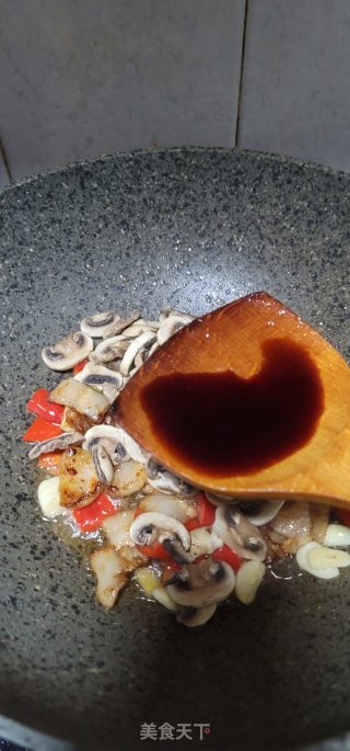 猪肉炒白磨菇的做法步骤：10