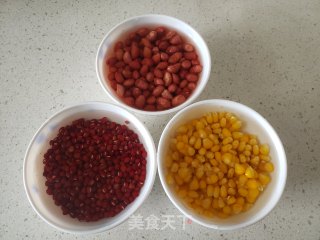 莲藕红豆排骨汤的做法步骤：1