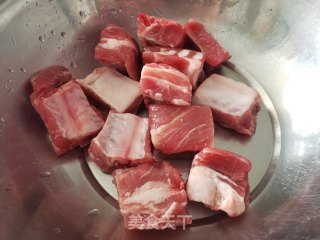 莲藕红豆排骨汤的做法步骤：4