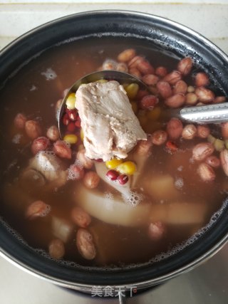 莲藕红豆排骨汤的做法步骤：7